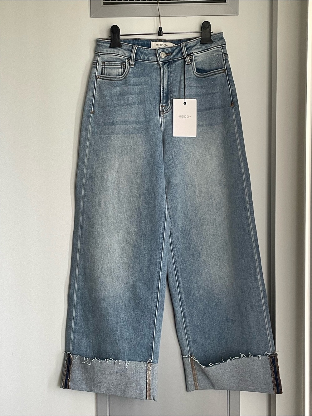 NWT HIDDEN JEANS Nori High Rise Wide Leg with Raw-Edge Cuffs Blue Jeans